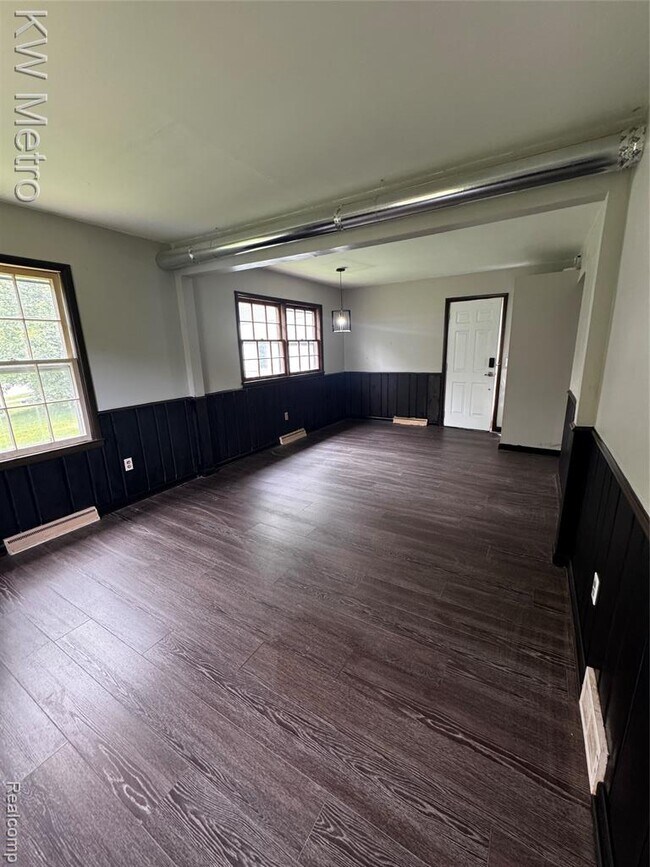 Building Photo - 1305 Collegewood St