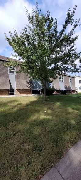 Building Photo - 700 N 70th St