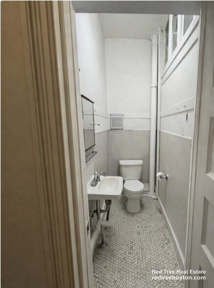 Building Photo - 11 Euston St