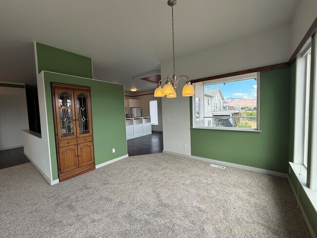 Building Photo - Now renting 3 bedroom House