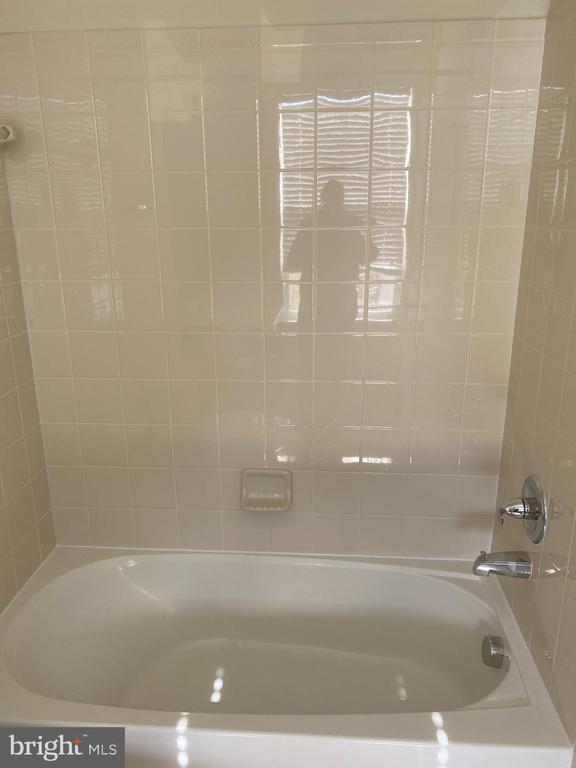 Building Photo - 200 Chesterfield Ln