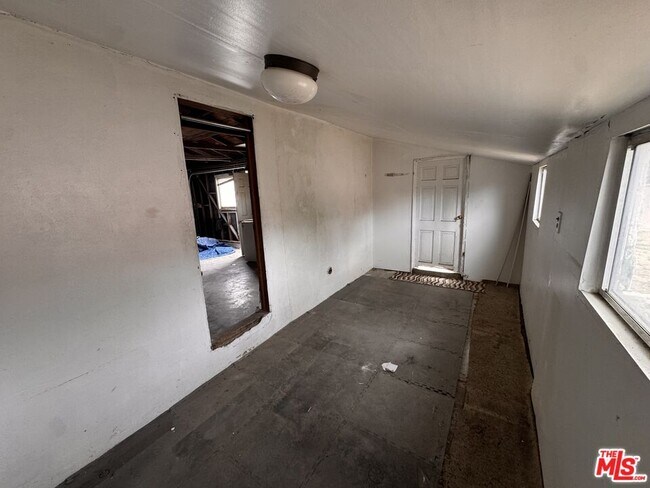 Building Photo - 3020 Magnolia Ave