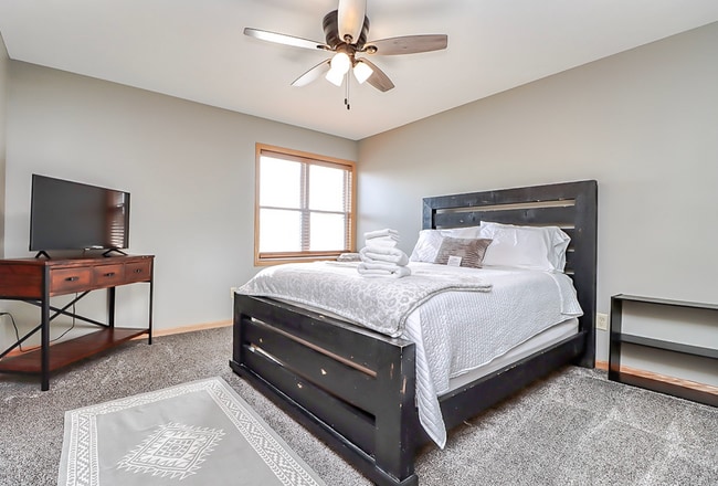 Building Photo - 3530 McLaughlin Dr