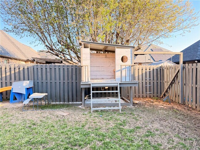 Building Photo - 609 SE Hendrix St