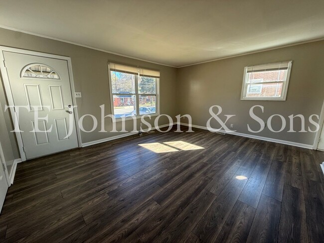 Building Photo - Cozy Greensboro Home with Modern Comforts