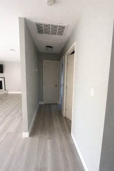 Building Photo - 2891 Canyon Crest Dr