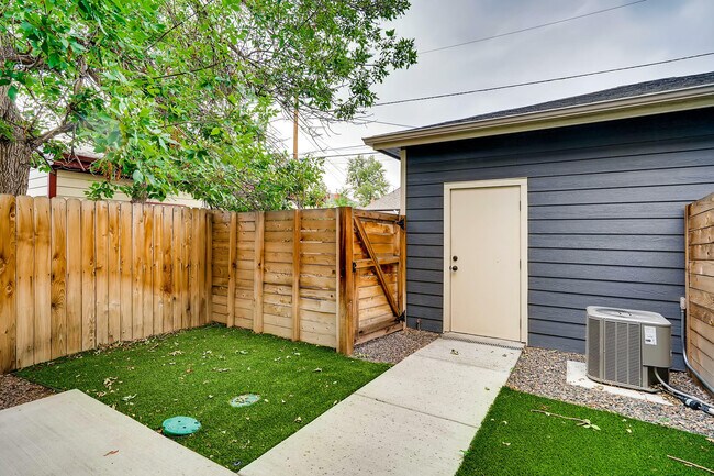 Building Photo - 534 S Lincoln St