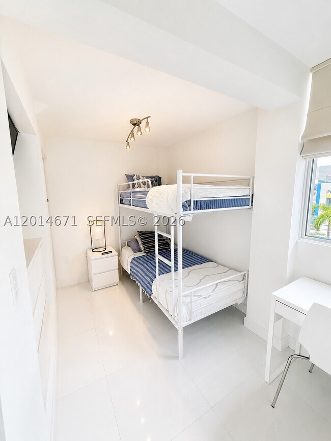 Building Photo - 6917 Collins Ave