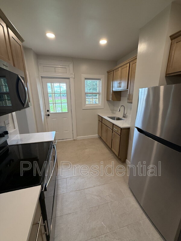 Building Photo - 1812 3rd Ave