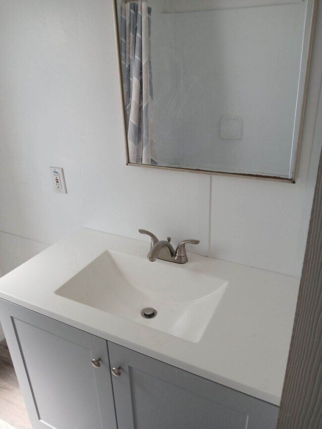 Building Photo - 167 Mae St