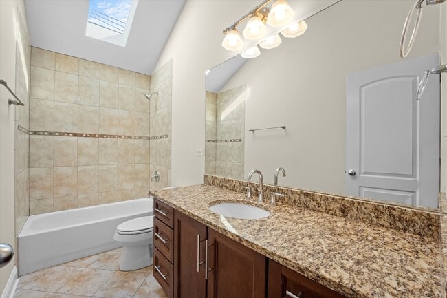 Building Photo - 2415 W Palmer St