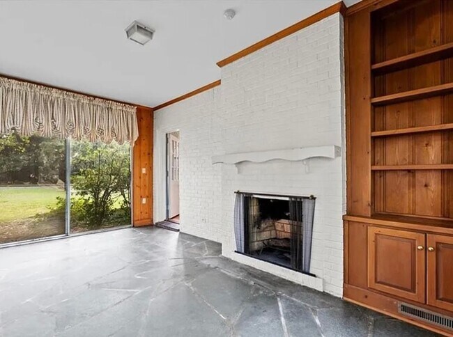 Building Photo - 4 bedroom in Old  Irving Park!!