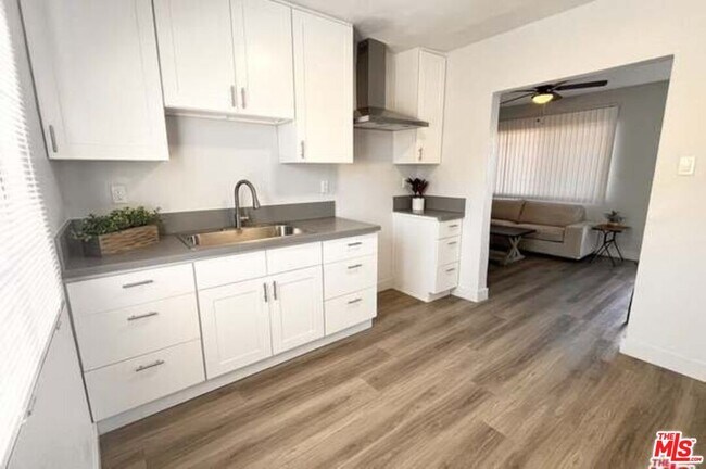 Building Photo - 4416 San Pedro St