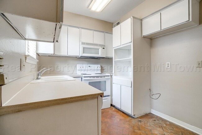 Building Photo - 13305 Southview Ln