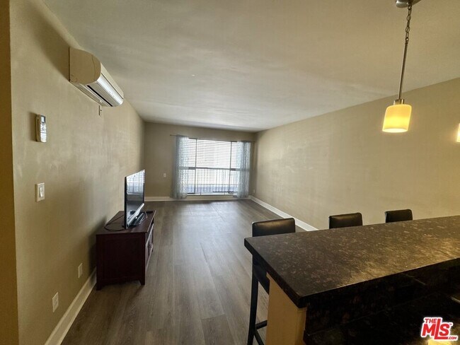 Building Photo - 10982 Roebling Ave