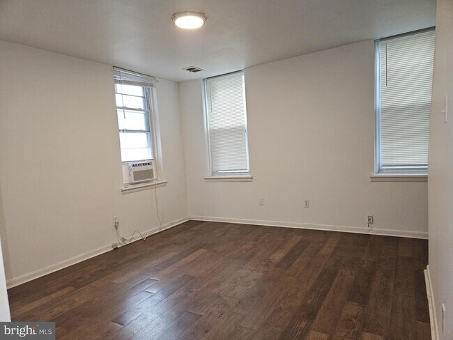 Building Photo - 1332 Wagner Ave