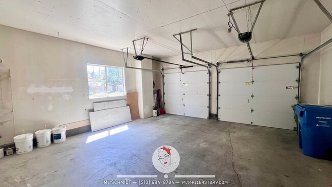 Building Photo - 303 Sutton Cir