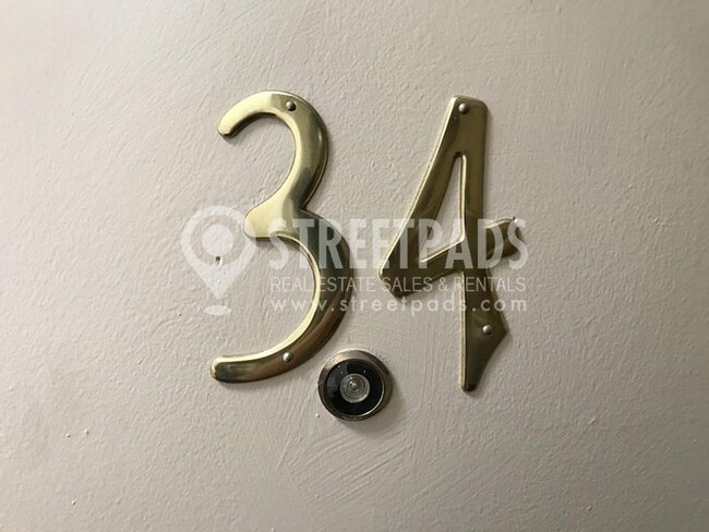 Building Photo - bedroom in Boston MA 02215