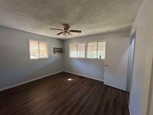 Building Photo - 25 Arrowhead Dr