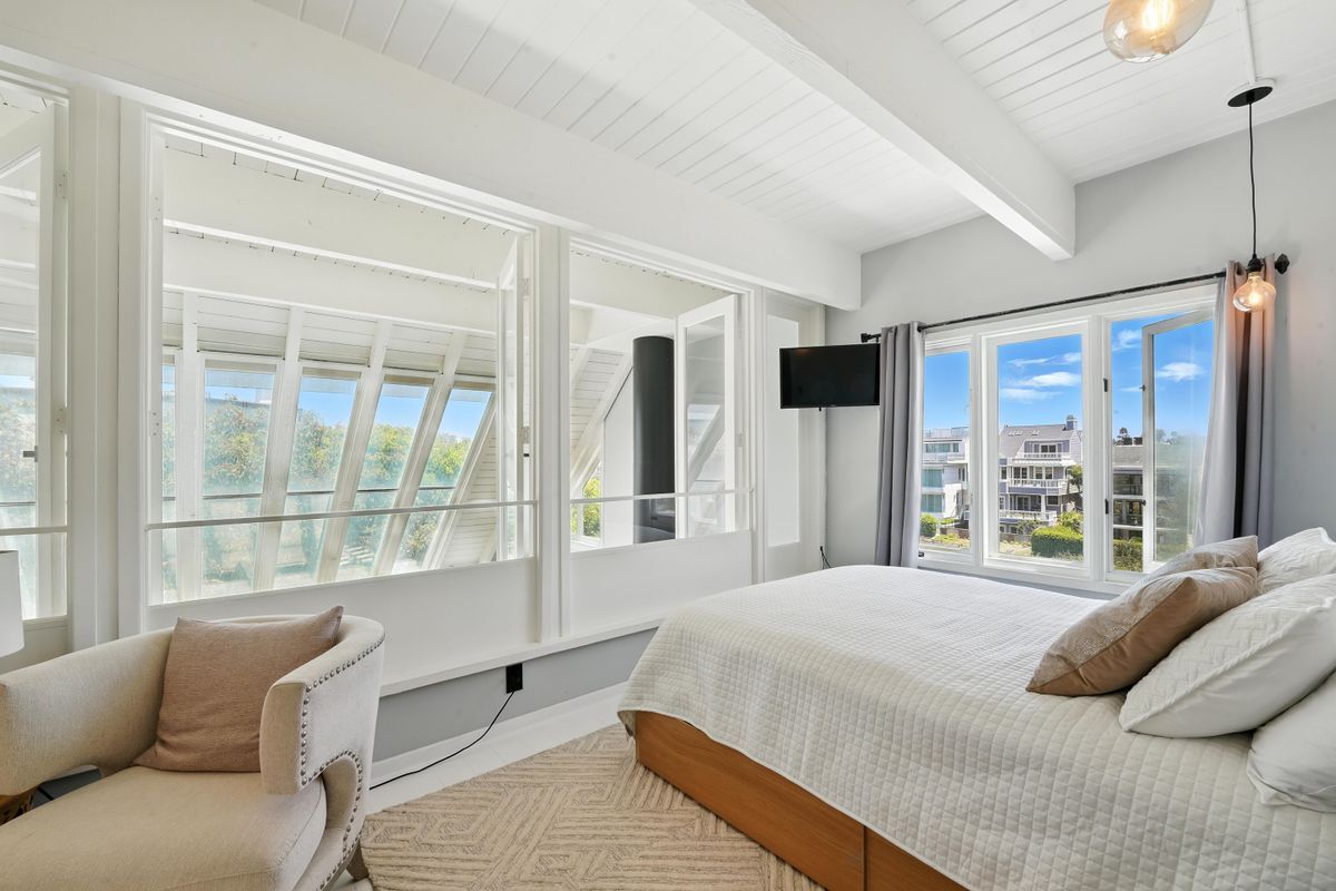 Building Photo - 33 Reef St