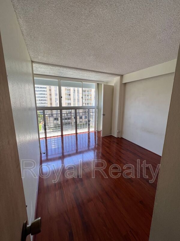 Building Photo - 1621 Dole St
