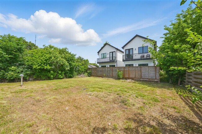 Building Photo - 3615 Seabrook St