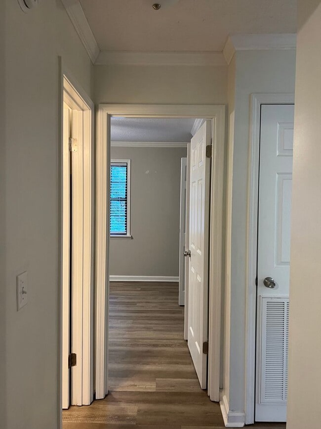 Building Photo - 185 Hickory Tree Ln