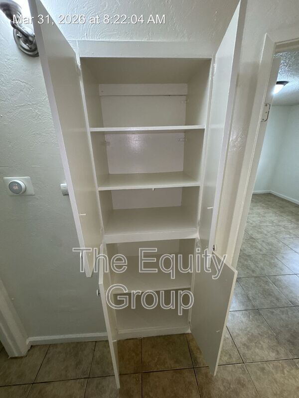 Building Photo - 527 S Garden St