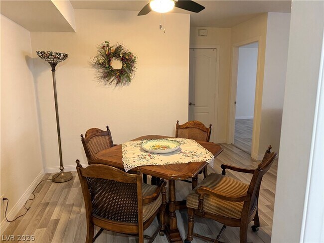 Building Photo - 2845 Loveland Dr