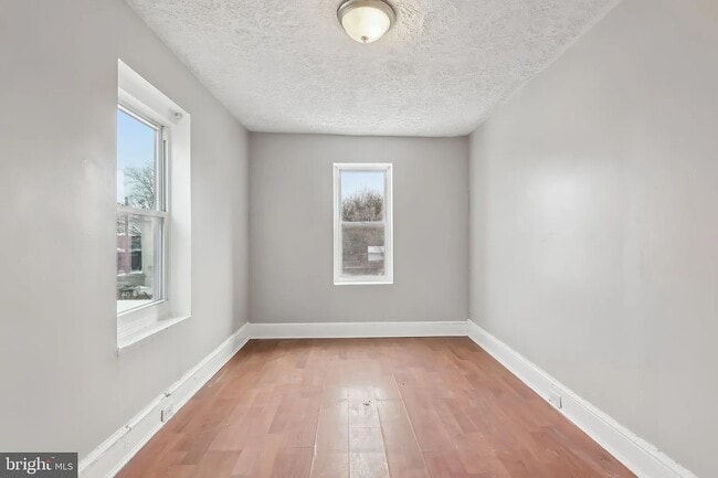 Building Photo - 106 S Heald St