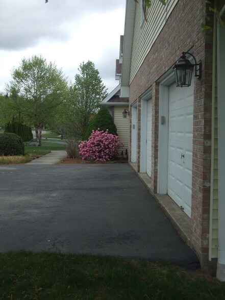 Building Photo - 911 Clearview Rd