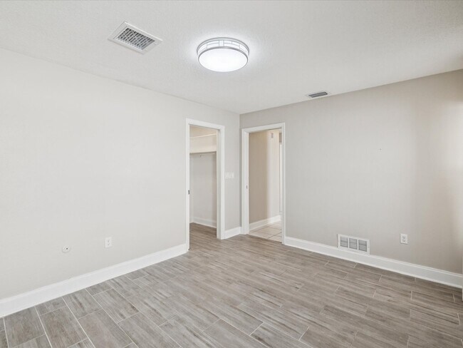 Building Photo - 441 Palm Island NE