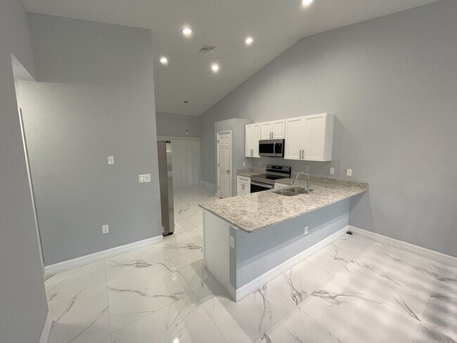 Building Photo - AKACHER01