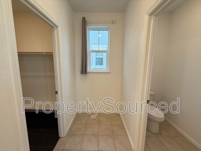 Building Photo - 2703 Rabbit Holw Dr
