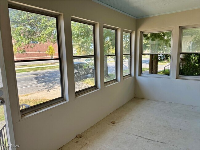 Building Photo - 1855 W 65th St