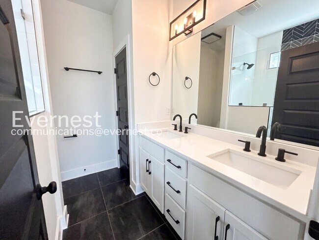 Building Photo - 427 Toney Rd