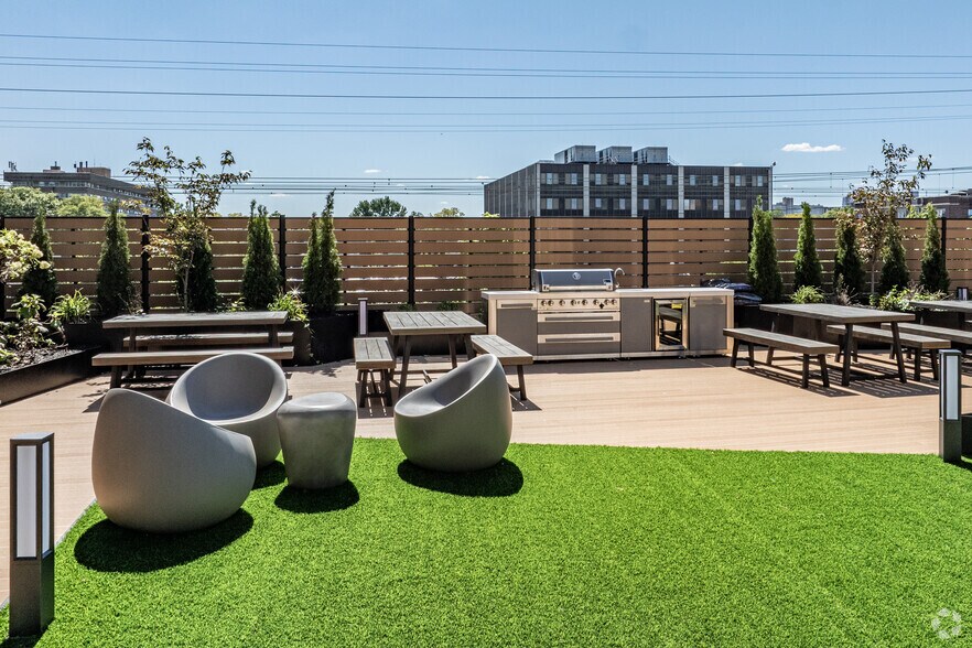 Rooftop Deck - Hue Soul