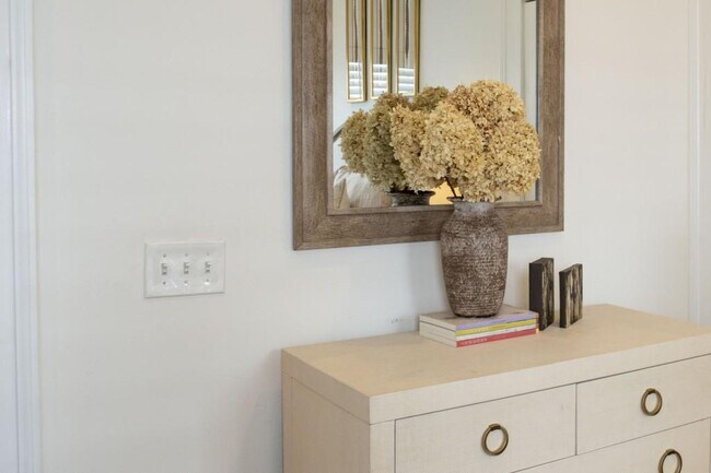 Building Photo - 801 Durant Pl NE