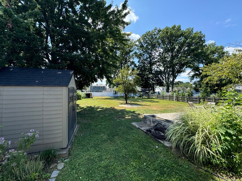 Backyard with access to shed - 24 Parker Ave