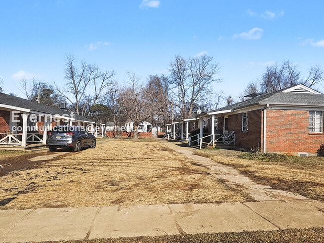 Building Photo - 1012 4th Ave W