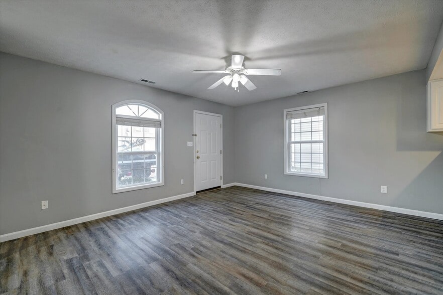 Building Photo - 3499 S Oaklawn Cir