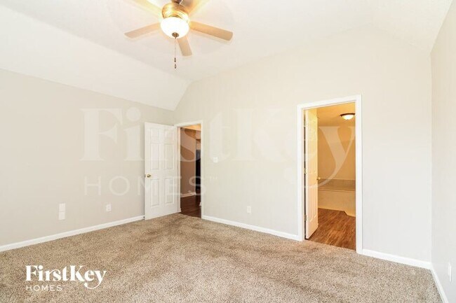 Building Photo - 988 Zenith Cove N