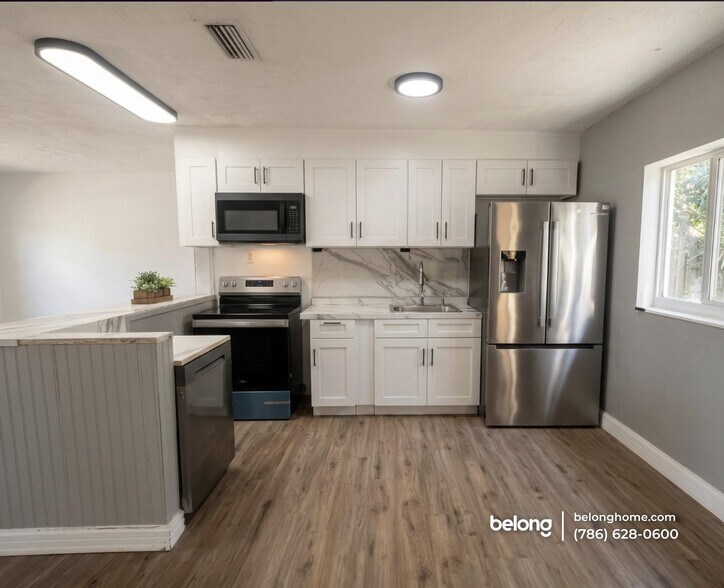 Building Photo - 540 NE 61st St