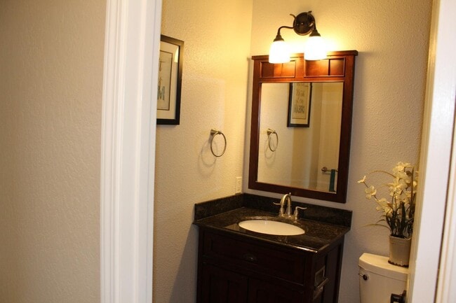 Building Photo - 1376 Bouret Dr