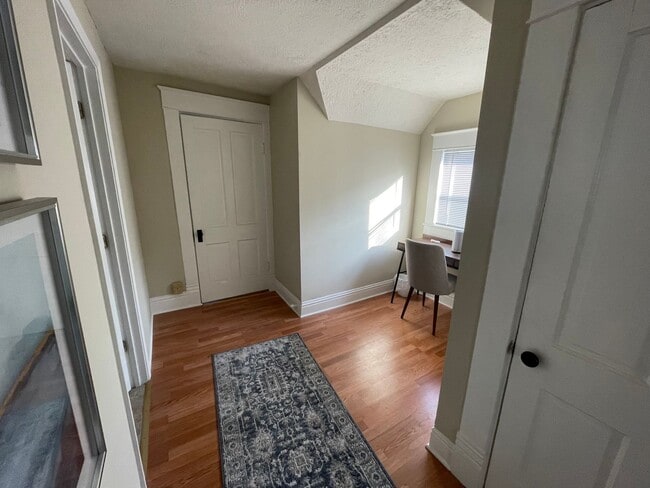 Building Photo - Downtown Crawfordsville Home