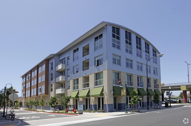 Building Photo - Fourth and U