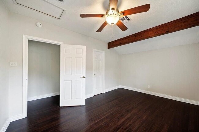 Building Photo - 6526 Westview Dr