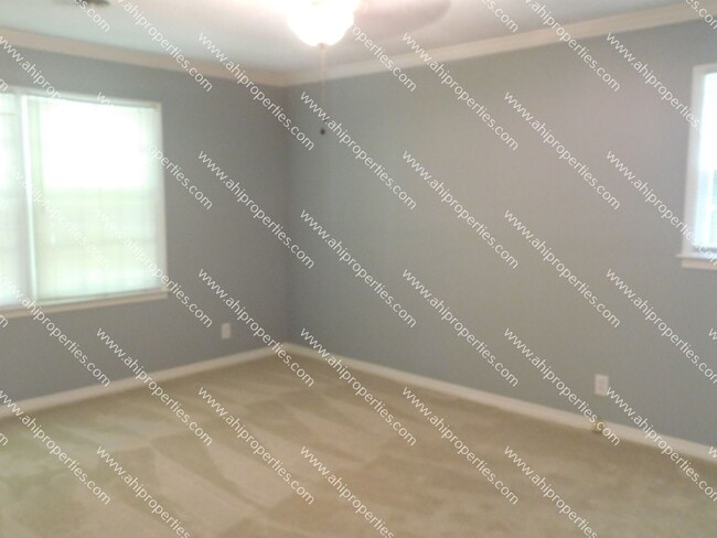 Building Photo - 11313 Mountain Crest Dr SE