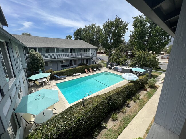 Large well maintained Pool - 1841 Riverside Dr