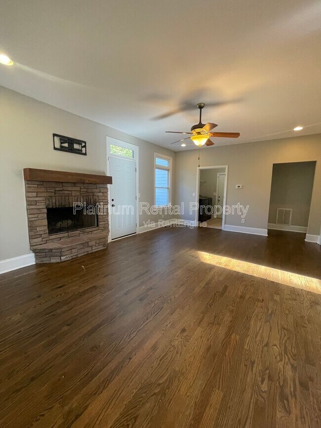 Building Photo - 1305 Smithdale Heights Dr